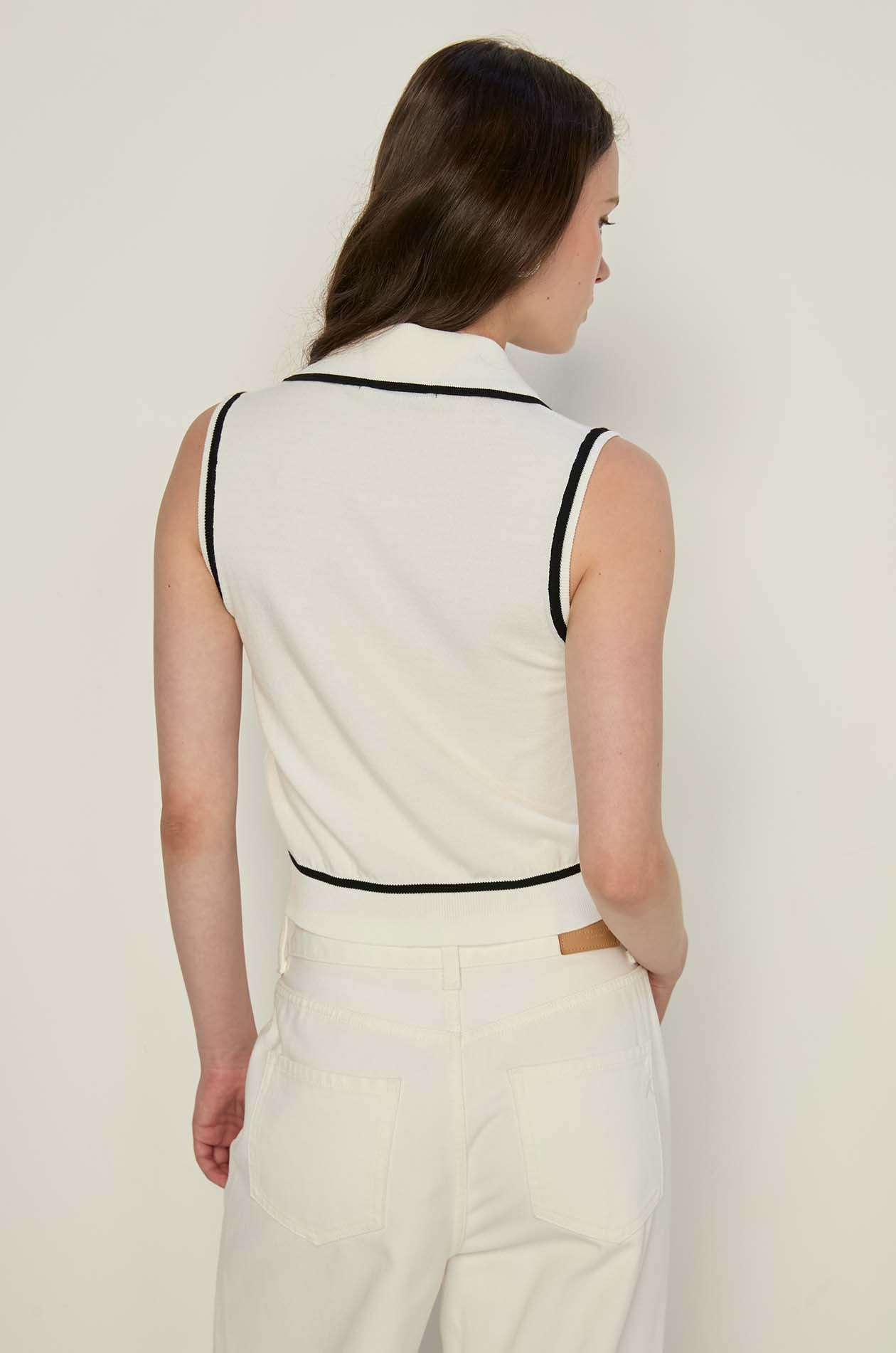 GOLD BUTTON KNITTED TOP