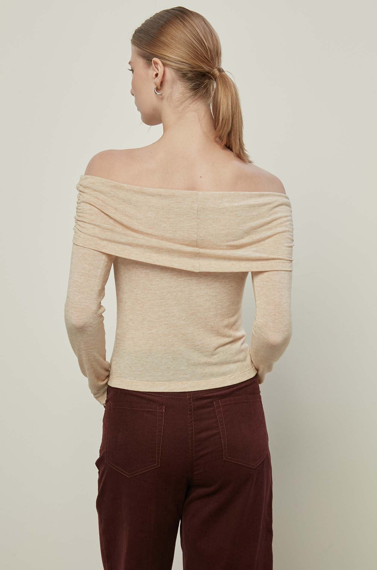 OFF-SHOULDER TOP