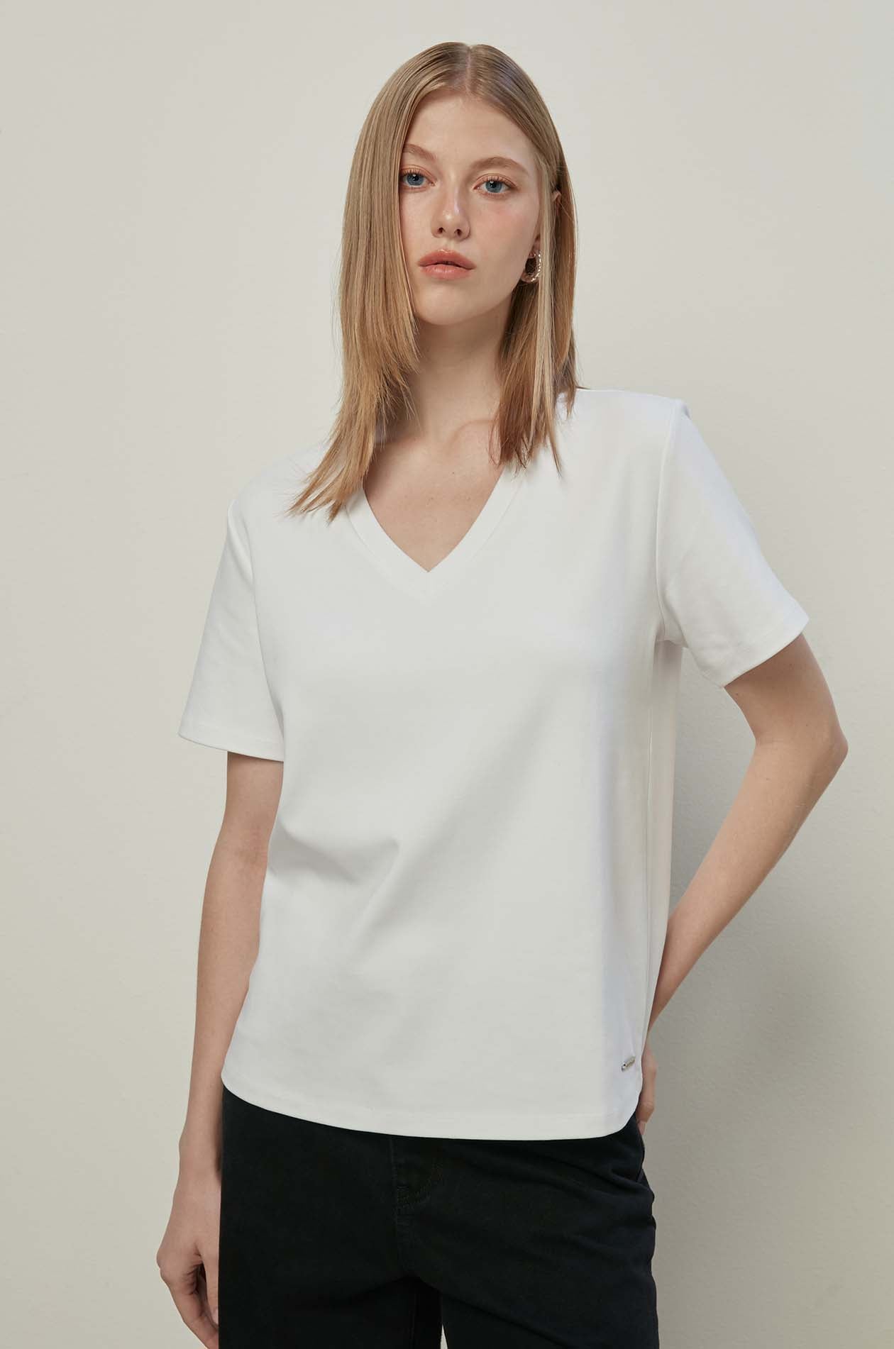 V-NECK TEE