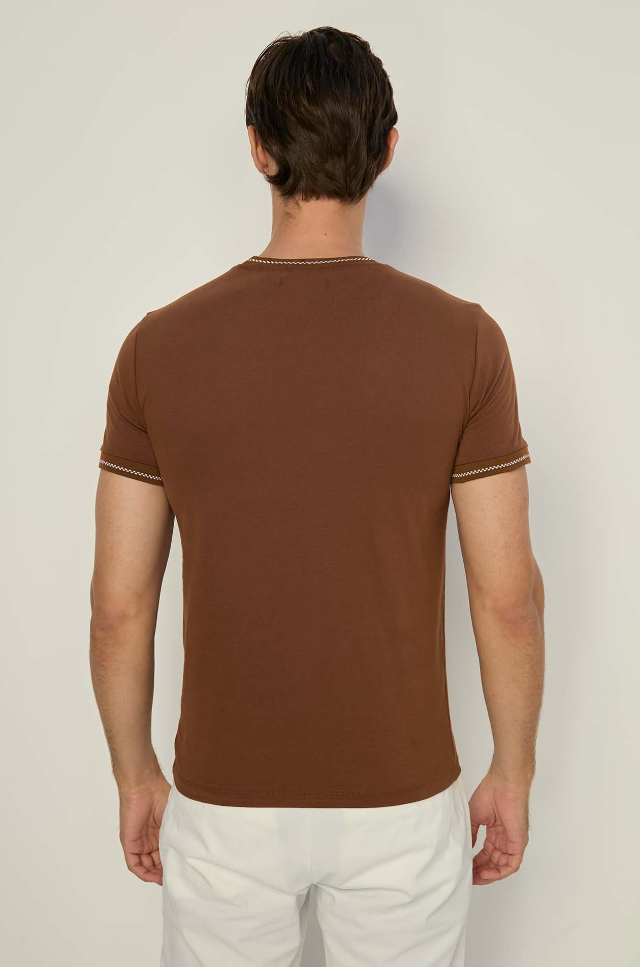 EMBOSSED LOGO GRAPHIC TEE