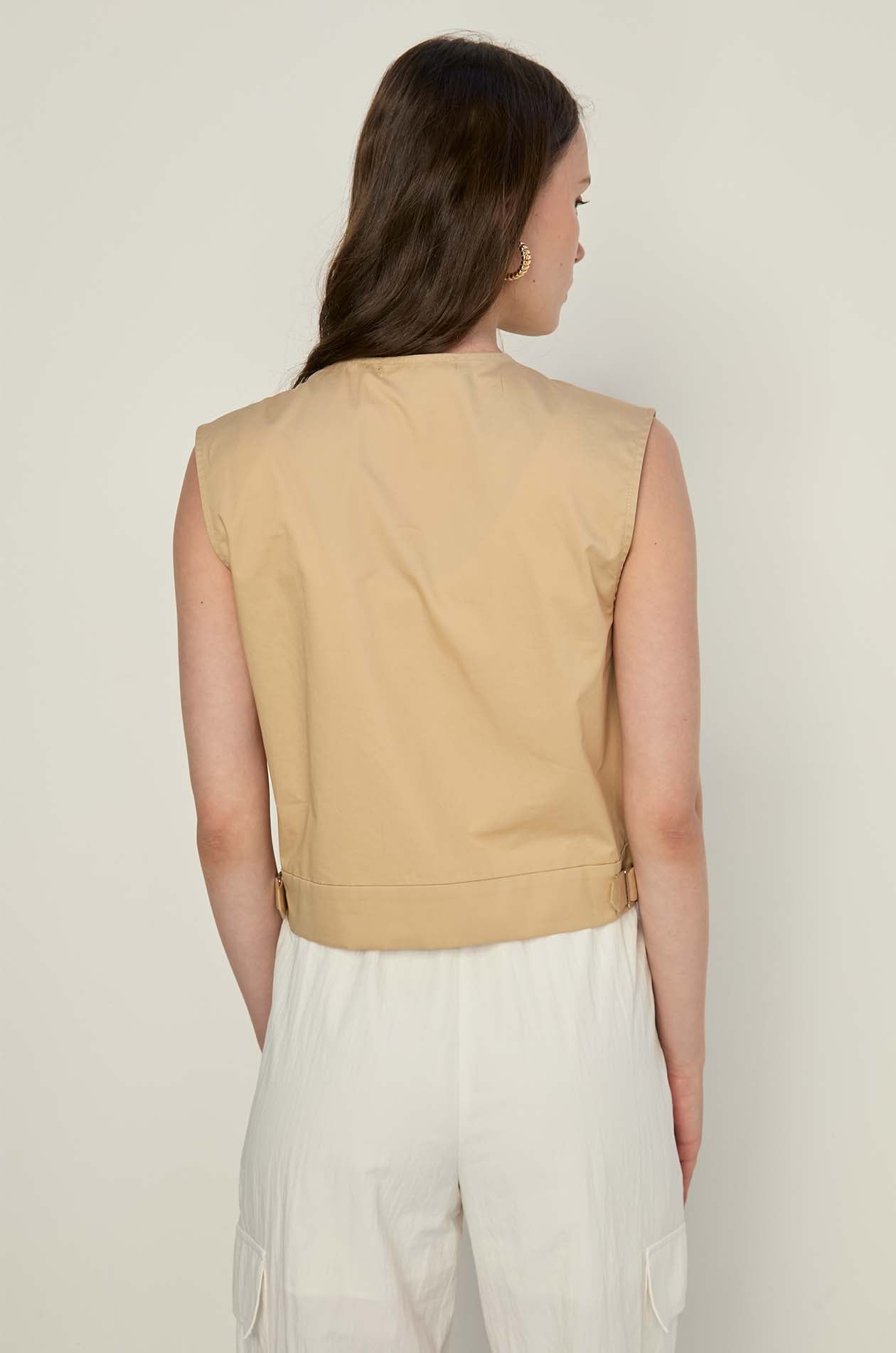 SLEEVELESS UTILITY TOP