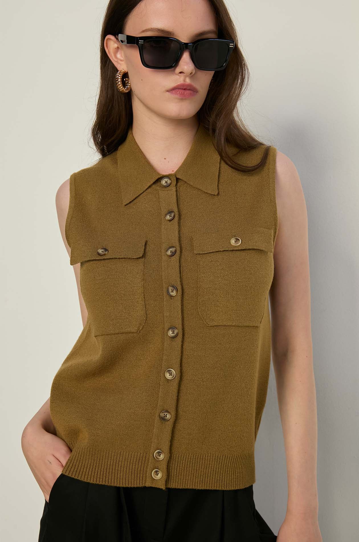 SLEEVELESS BUTTON-UP TOP