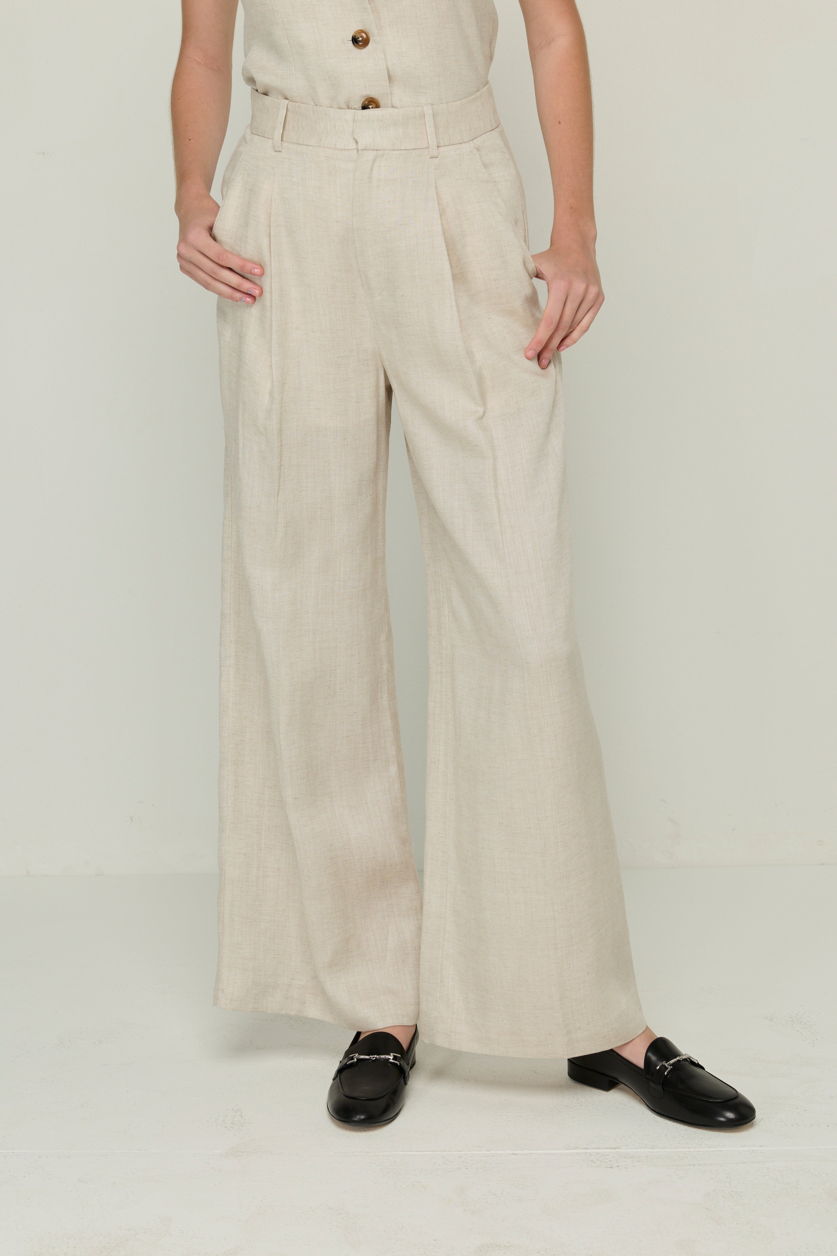 STRAIGHT LEGS TROUSERS