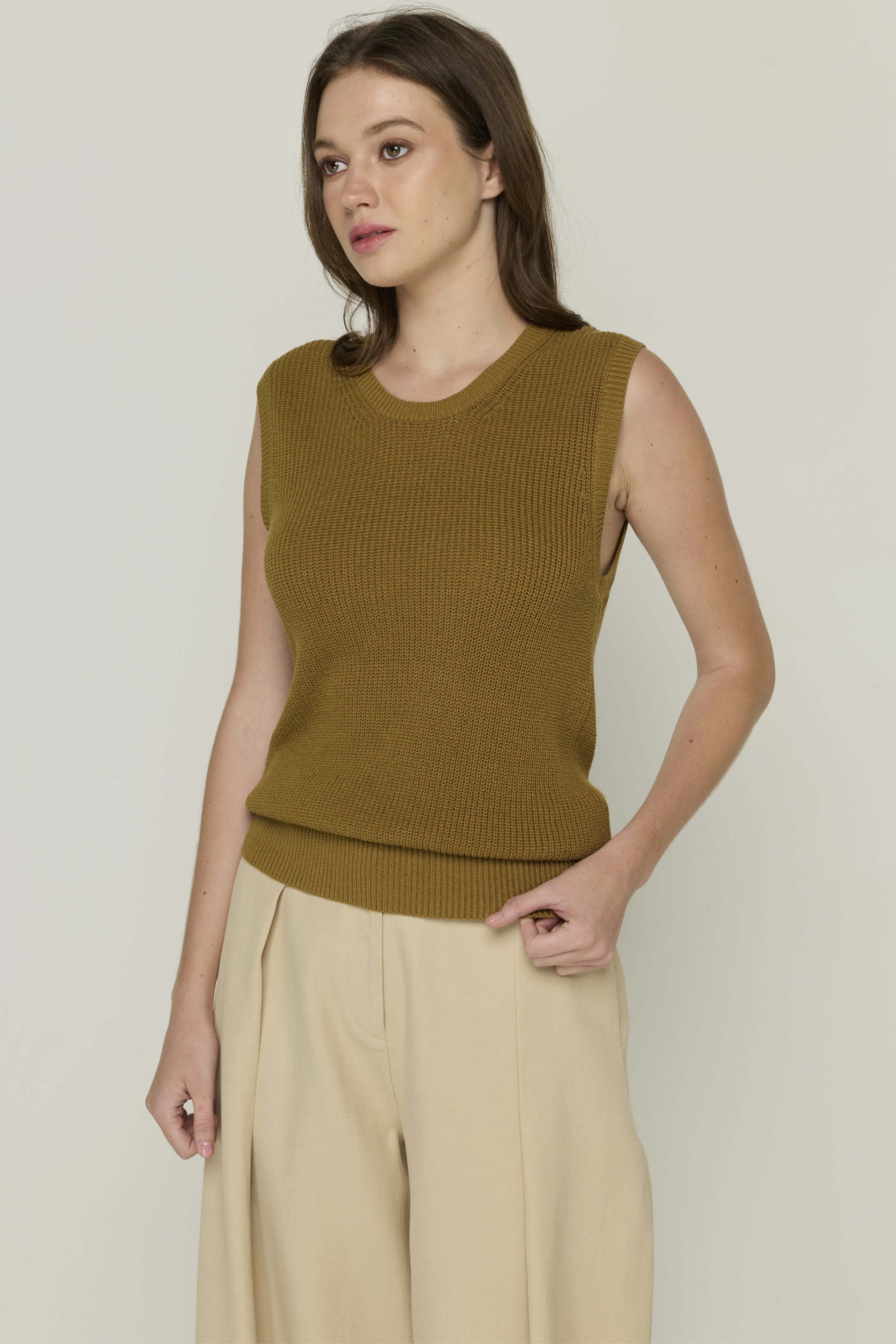 LOOSE CREW NECK SLEEVELESS KNIT SWEATER TOP