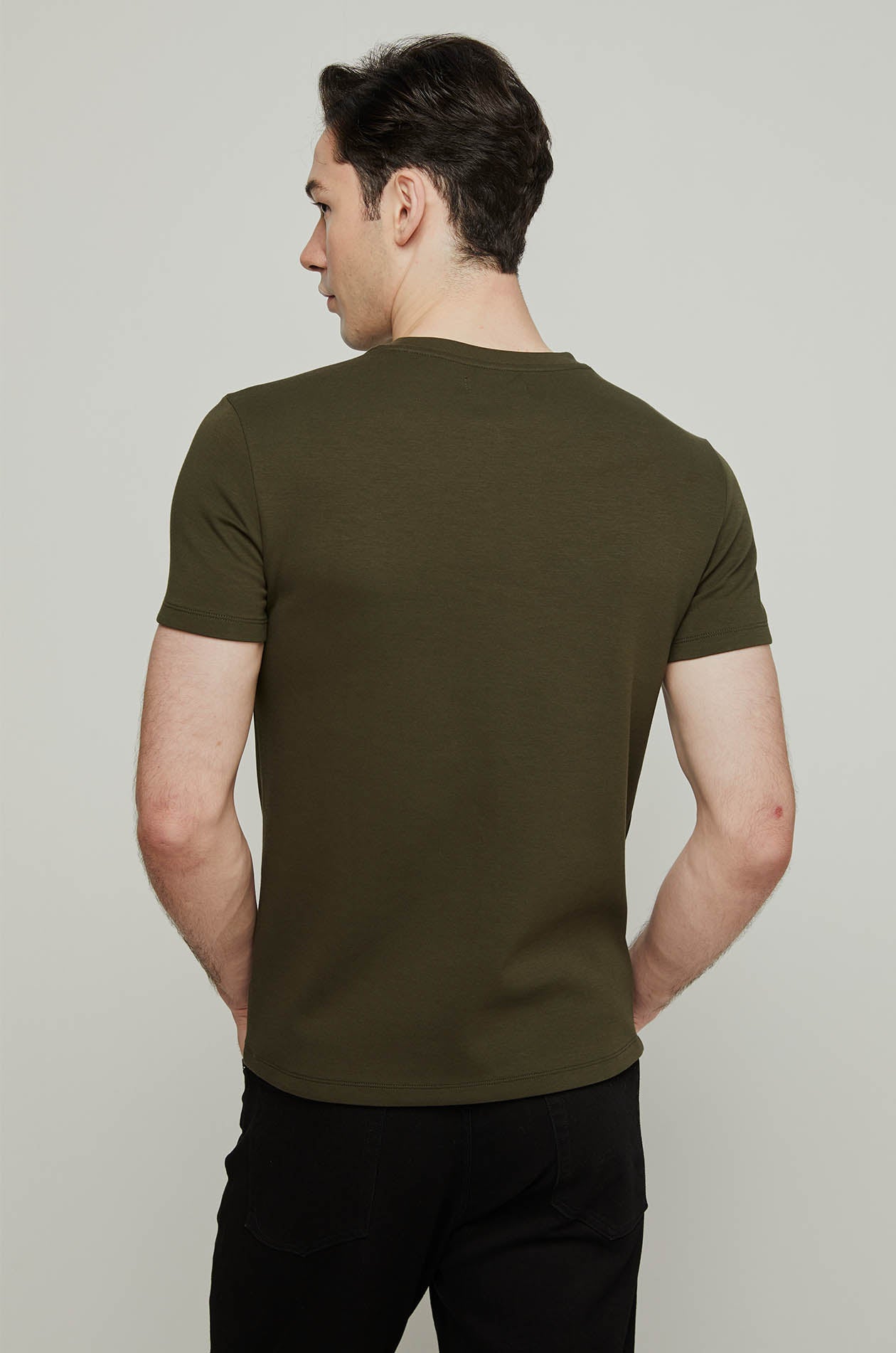 EMBROIDERED CHEST LOGO TEE