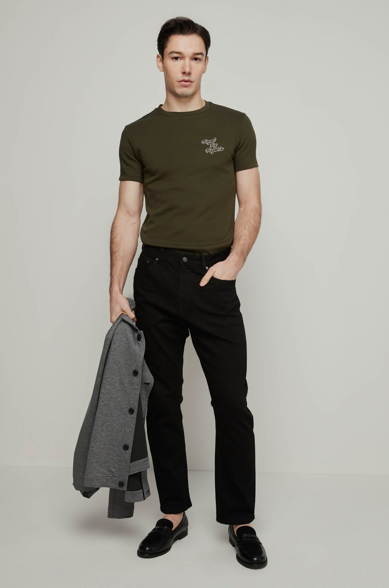 EMBROIDERED CHEST LOGO TEE