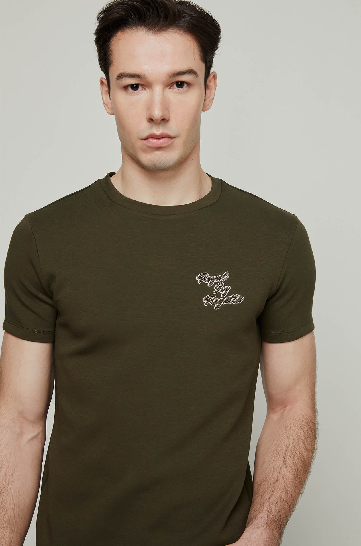 EMBROIDERED CHEST LOGO TEE