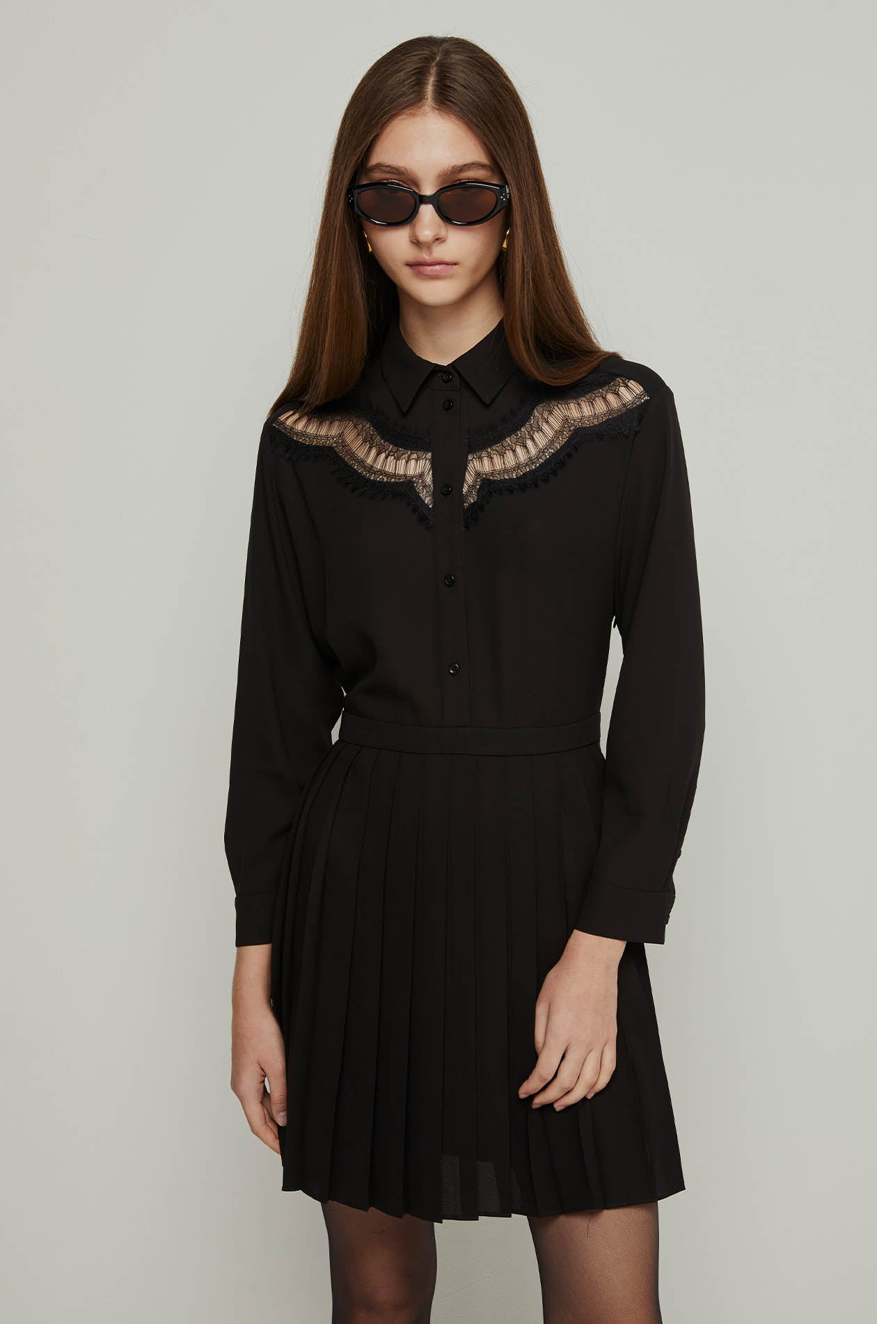 LACE PANEL PLEATED DRESS