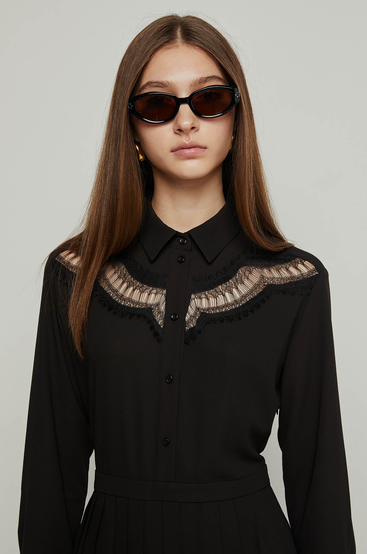 LACE PANEL PLEATED DRESS