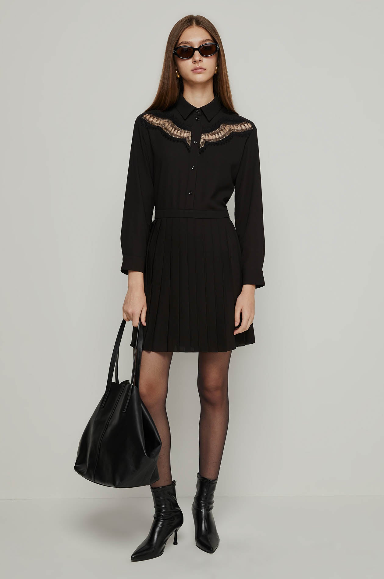 LACE PANEL PLEATED DRESS