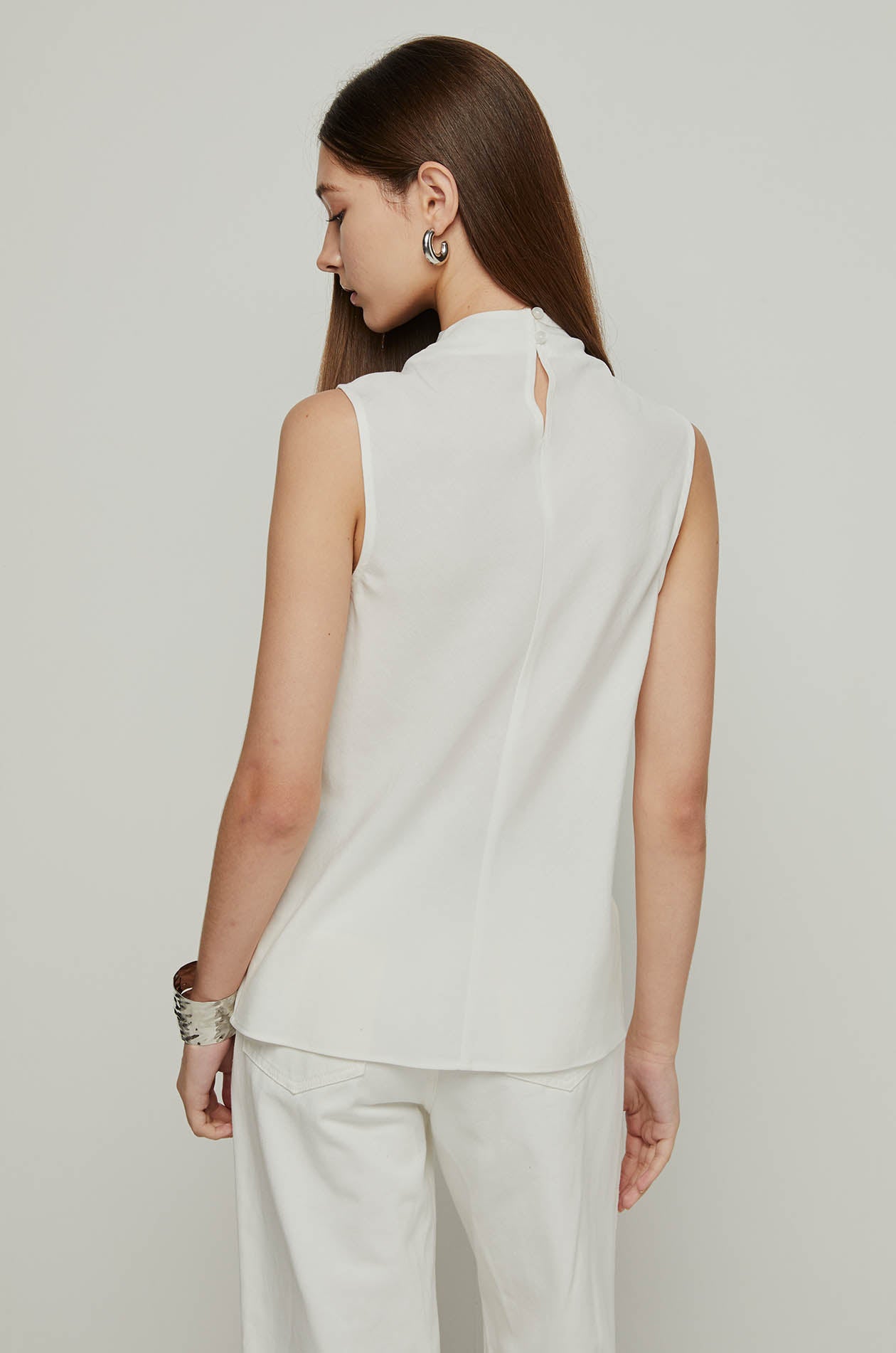 SLEEVELESS MOCK NECK TOP