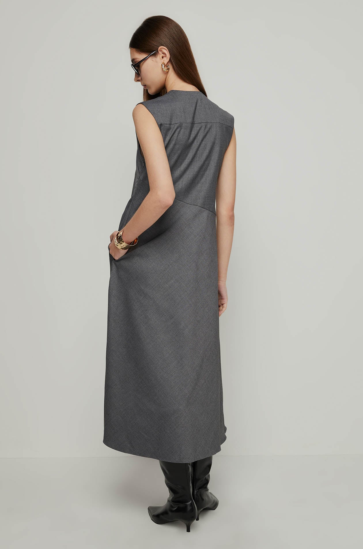 SLEEVELESS FLARED DRESS