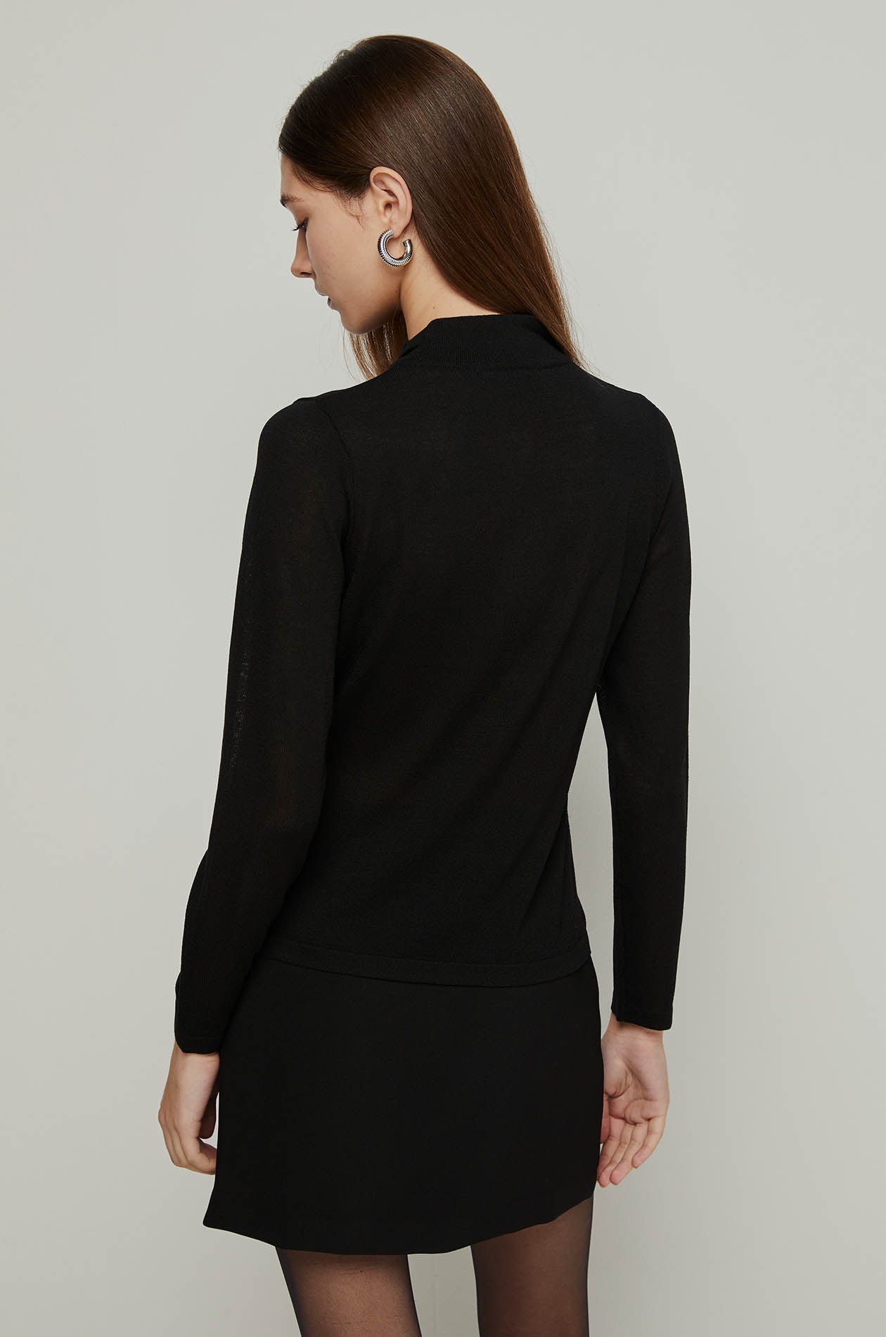 BLACK TURTLE NECK TOP