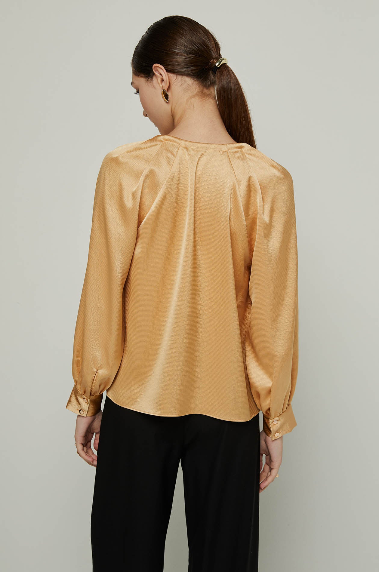 LONG SLEEVE TIE BLOUSE