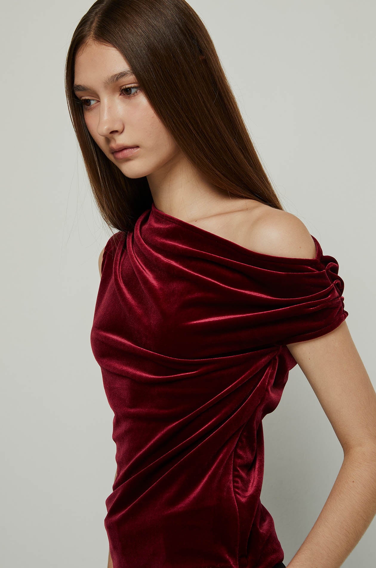 VELVET ASYMMETRIC SHOULDER TOP Red / XL