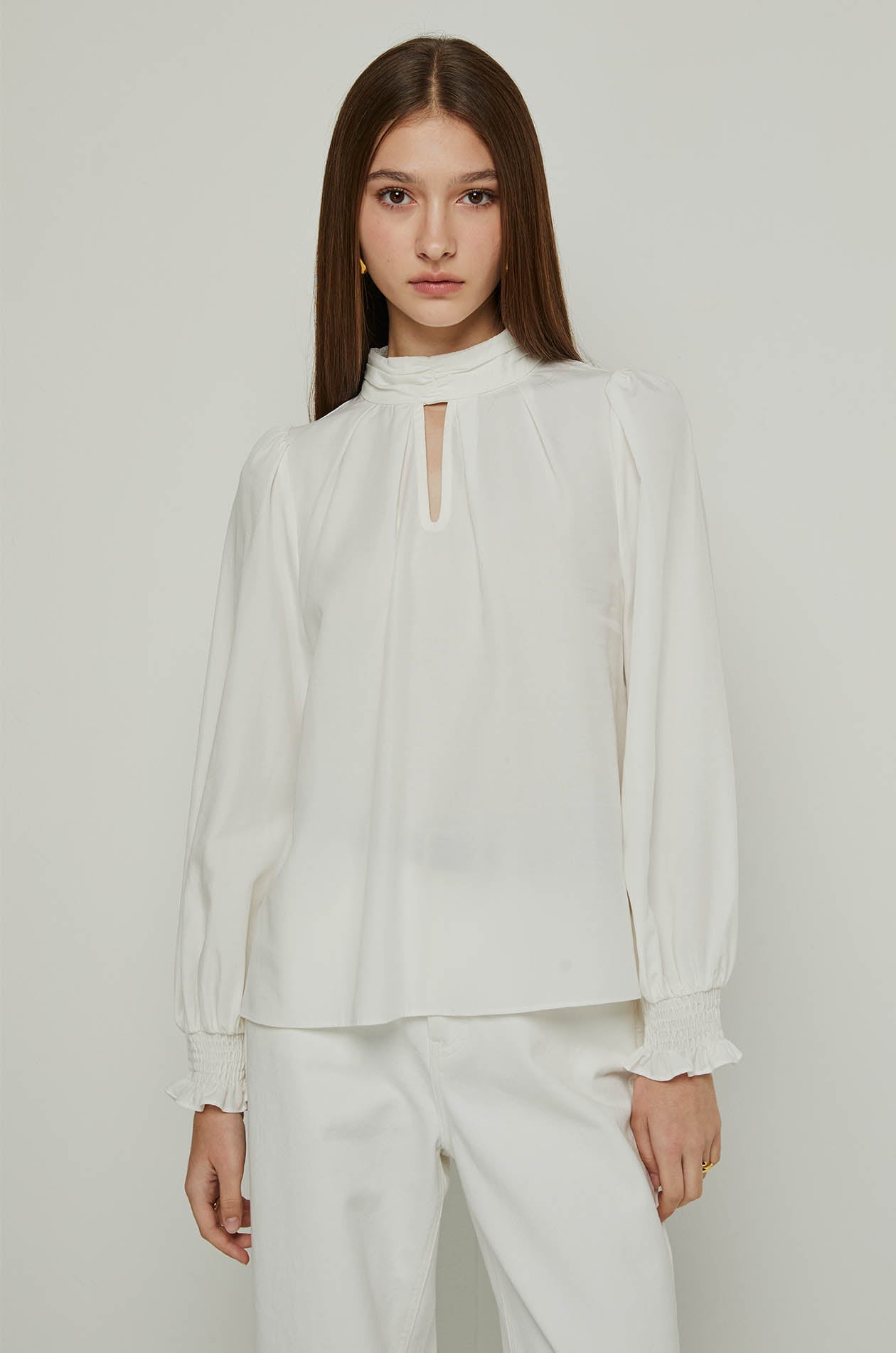 SMOCKED CUFF BLOUSE Off White / XL