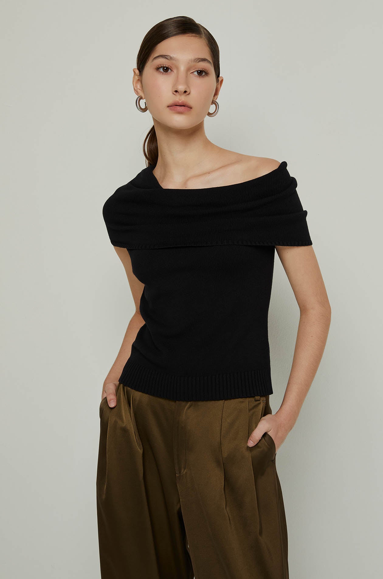 ONE OFF-SHOULDER KNITTED TOP Black / XL