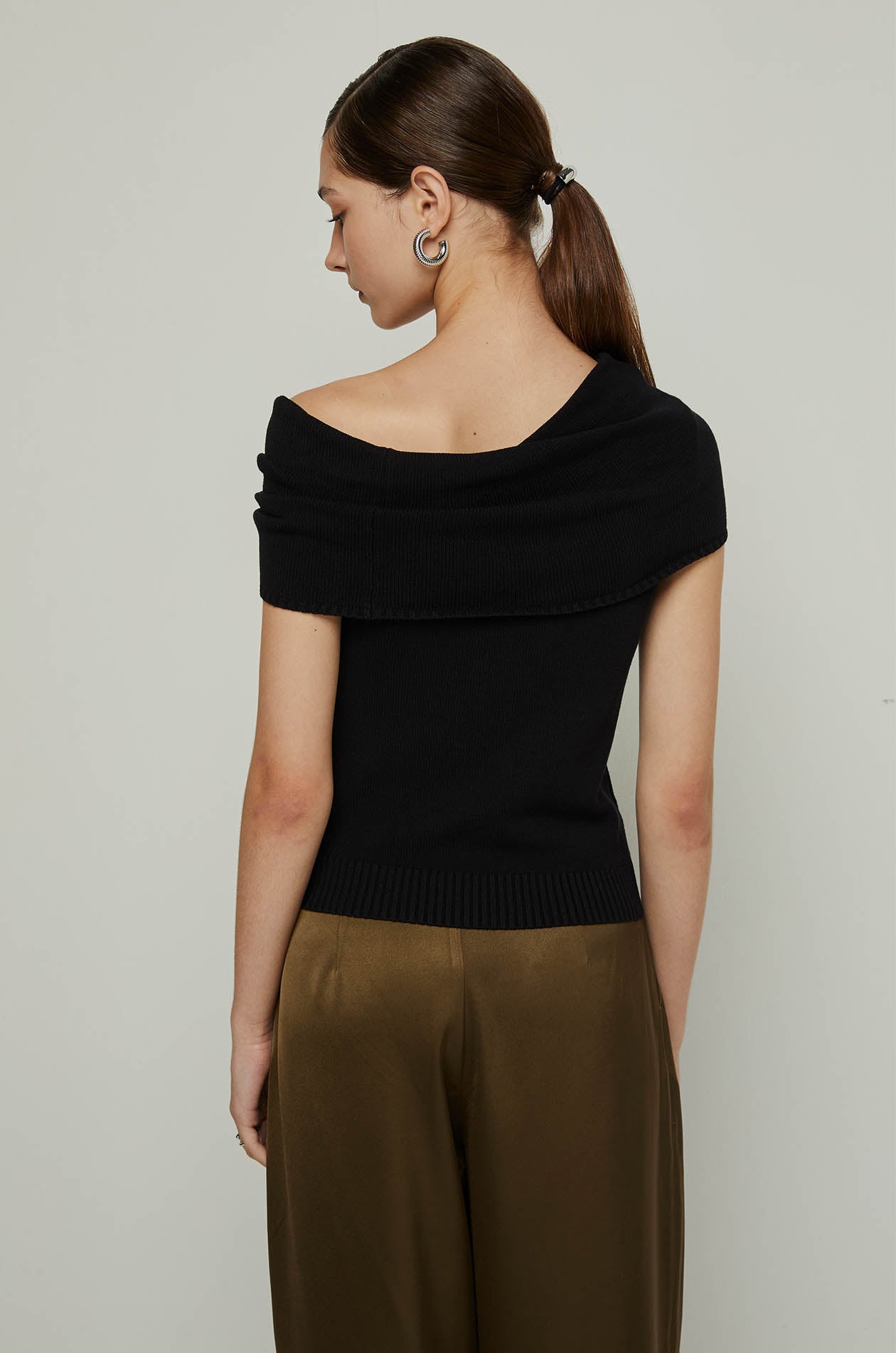 ONE OFF-SHOULDER KNITTED TOP Black / XL