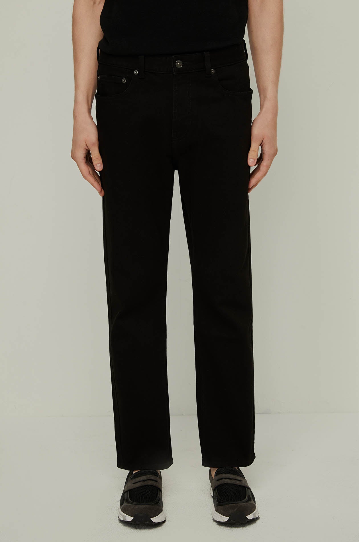 CLASSIC BLACK JEANS