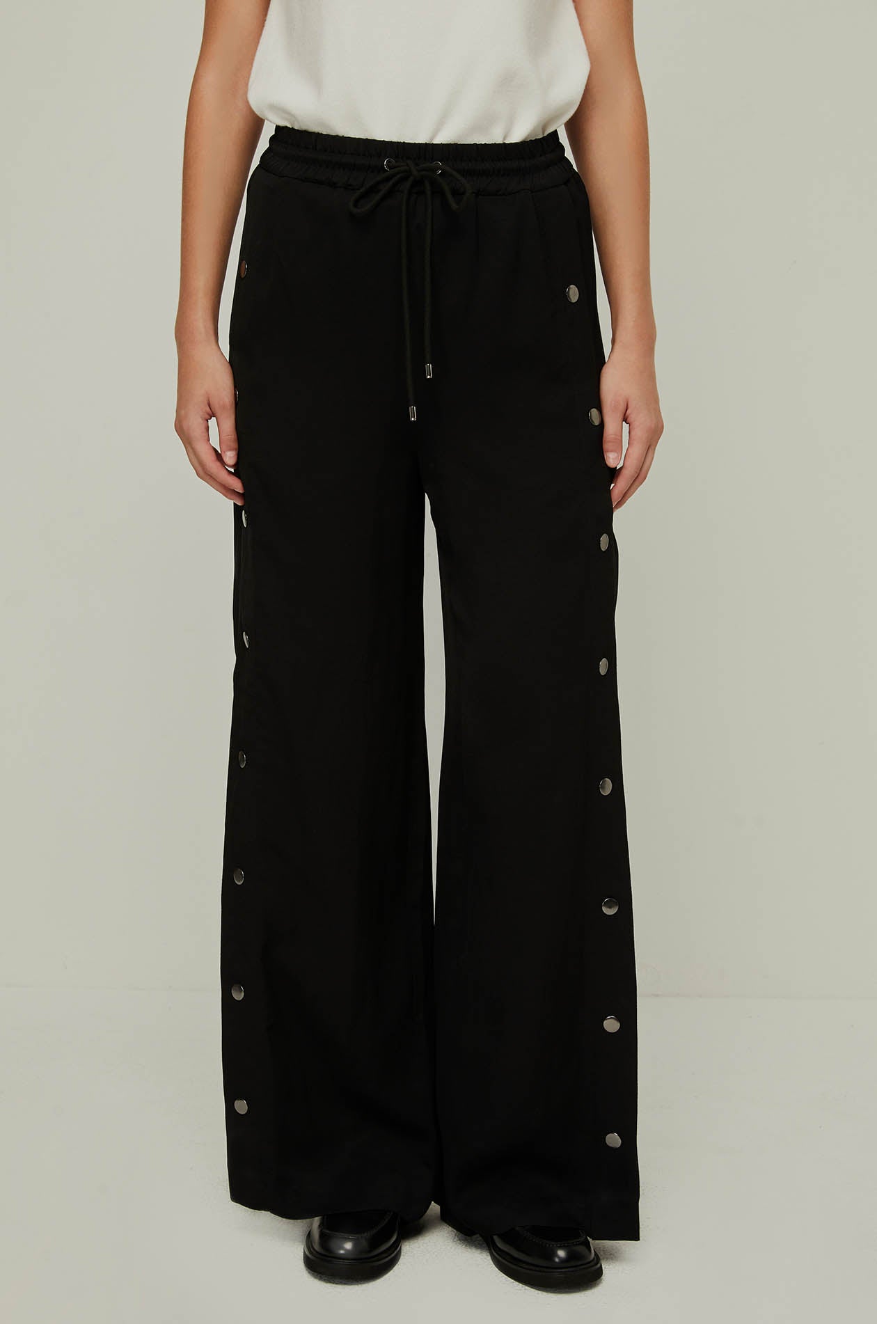 SIDE BUTTON WIDE LEG PANTS