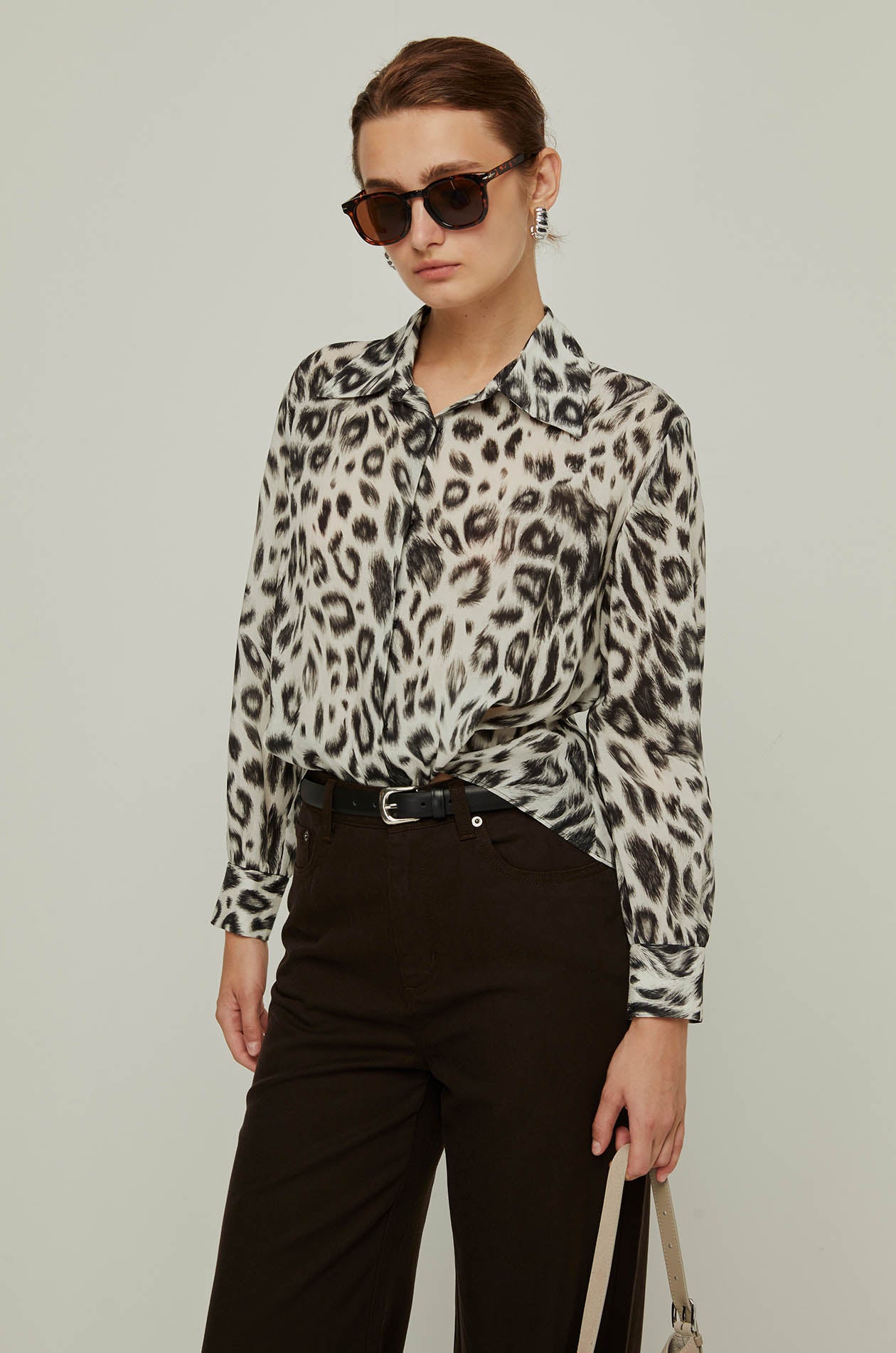 LEOPARD PRINTED TWISTED HEM BLOUSE