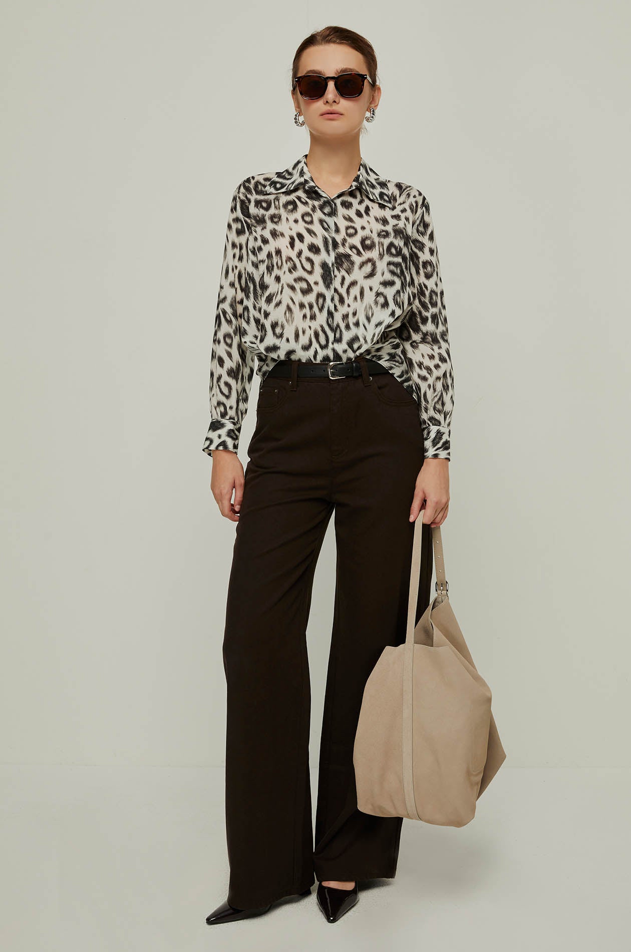 LEOPARD PRINTED TWISTED HEM BLOUSE