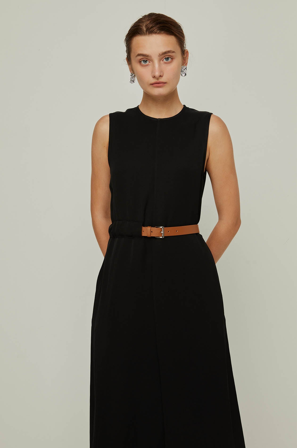 SLEEVELESS HIDDEN BELTED DRESS