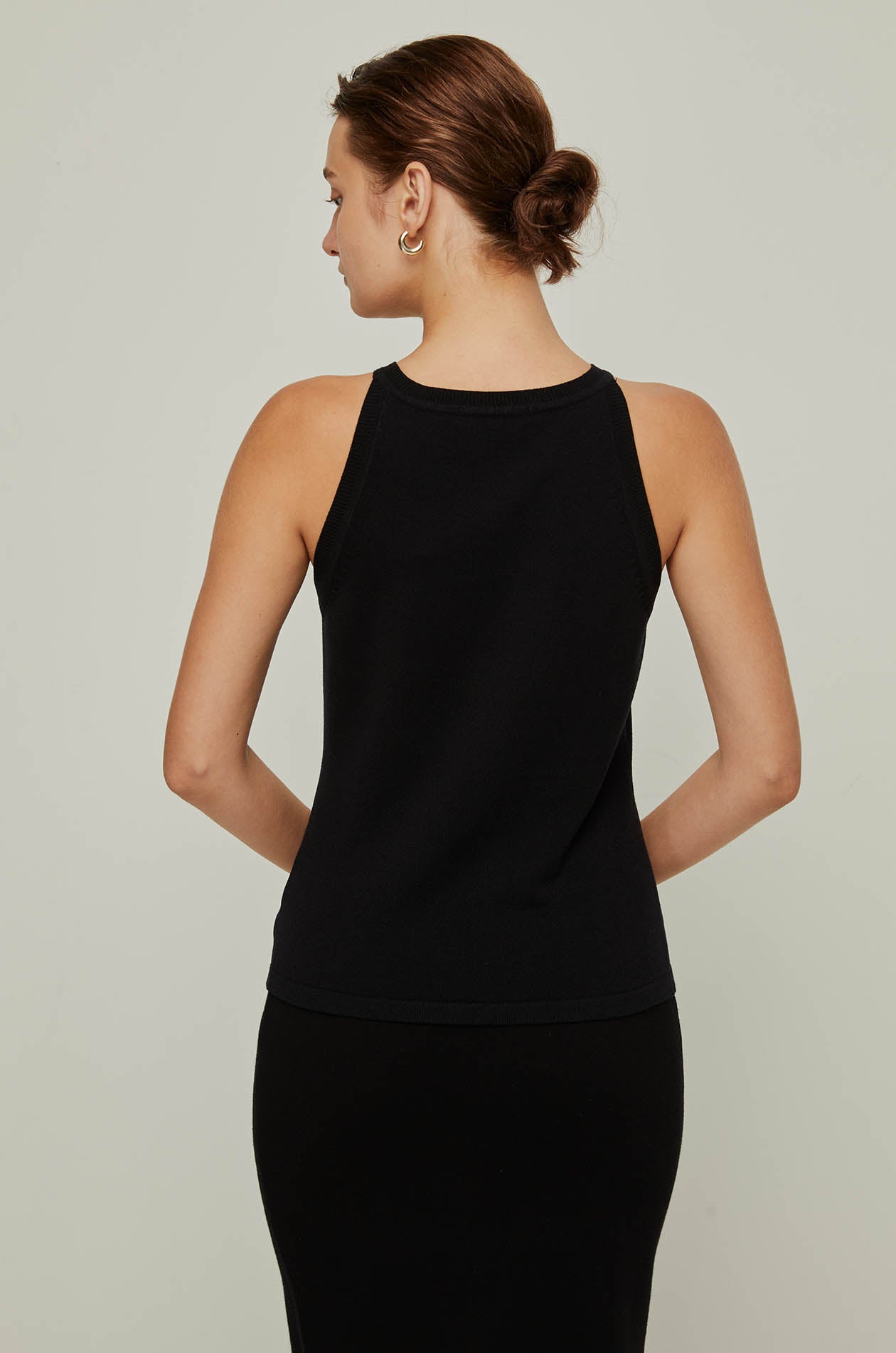 BASIC SLEEVELESS KNITTED TOP