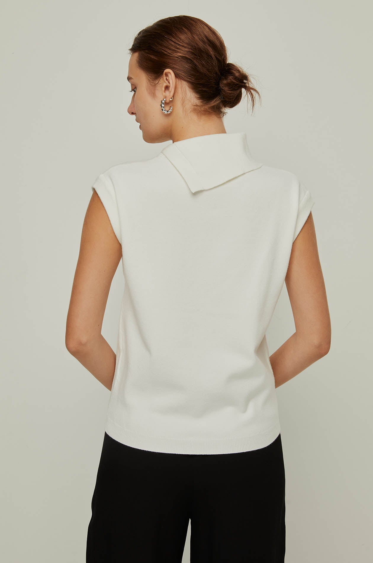 ASYMMETRIC NECK KNITTED TOP