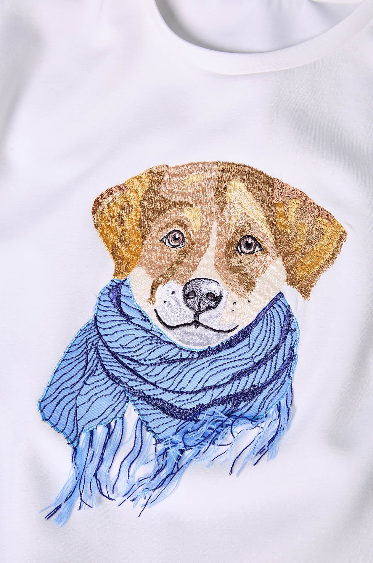 GOLDEN RETRIEVER WITH SCARF GRAPHIC TEE