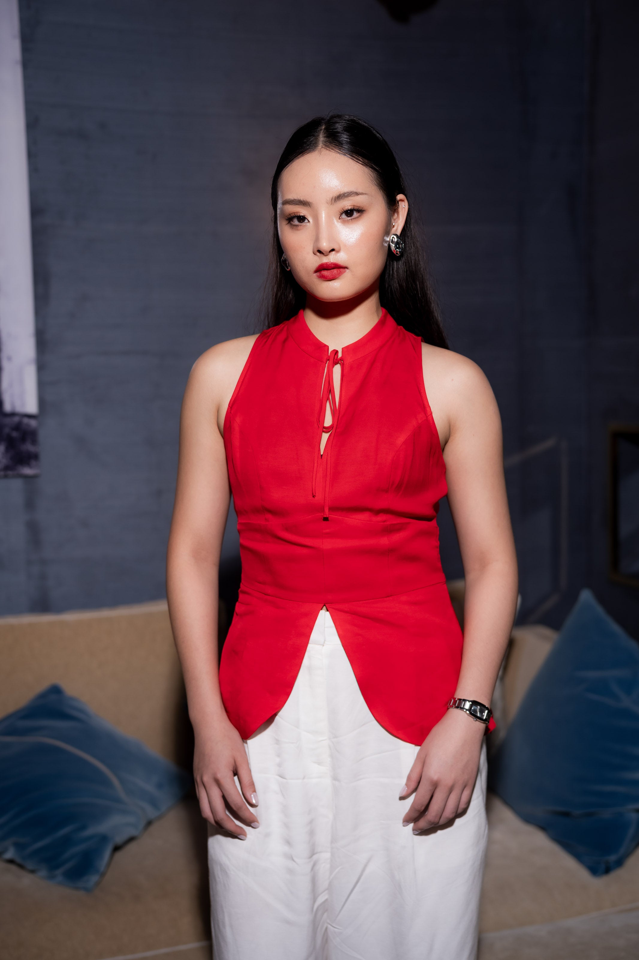 SLEEVELESS TIE-WAIST TOP